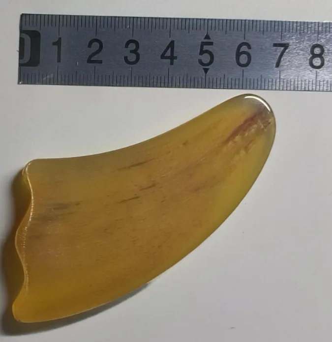 A placa gua sha de chifre espessada é uma ferramenta especial de beleza facial para todo o corpo e uma ferramenta universal de raspagem facial. É usado