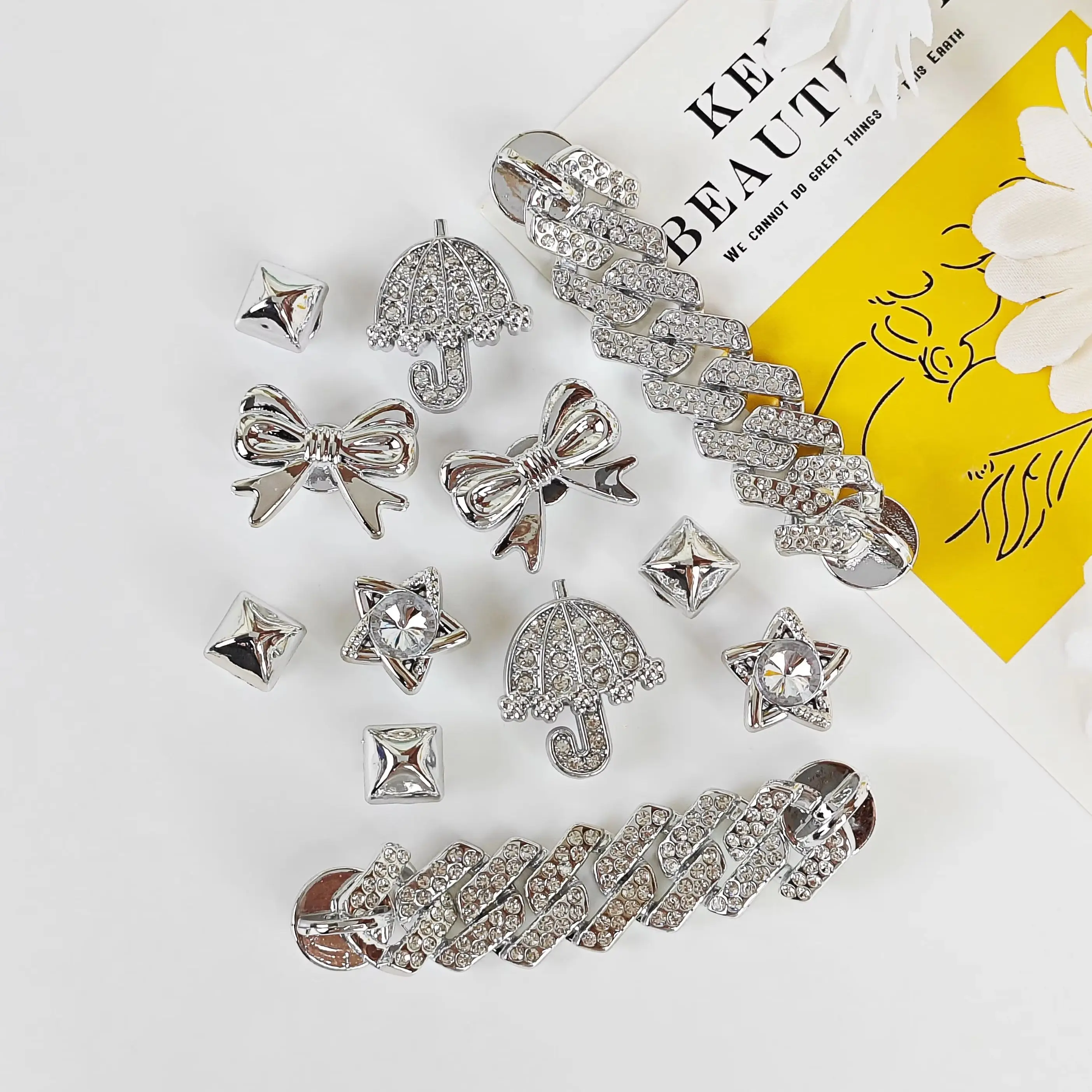 12Pcs DIY Shoe Decoration Charms: Shiny Umbrellas, Bow Ties, Geometric Squares, Rhinestone Chain Decorative Buckles, Non-Metal Lightweight Material, Y2K Fashion Versatile Cute Personality Accessories for Men and Women, Suitable for Eva Beach Shoes, Sandals, Removable Shoe Decoration, Holiday Gift