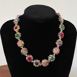 Luxurious and shiny large rhinestone natural crystal necklace,collarbone chain,is the best jewelry for the bride's wedding party