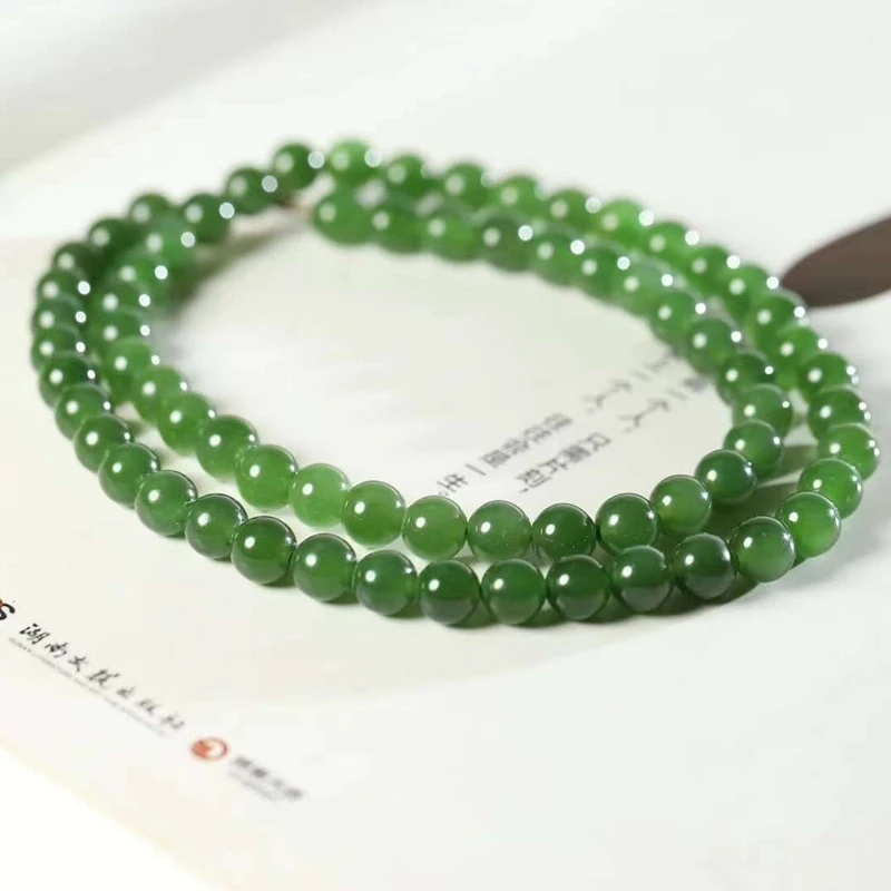 

Натуральный хотанский нефрит, русский, старинный материал, комплект украшений: ожерелье и браслет цвета шпинатной зелени.