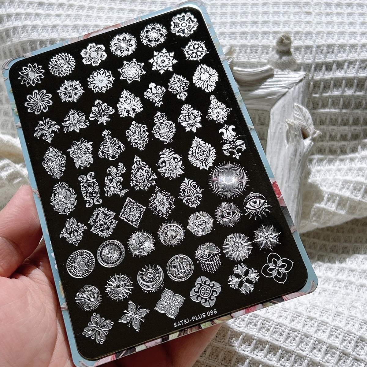 Nail Art Stamping Plate for Beginners, No Hand Painting Required, High-Quality Stamping Template, Bohemian Ethnic Style, Moroccan Totem Pattern Stamping Plate, Transparent Silicone Stamp, Nail Art Tool, Quick Nail Art for Lazy People, New Try, New Method, Technology Changes Beauty