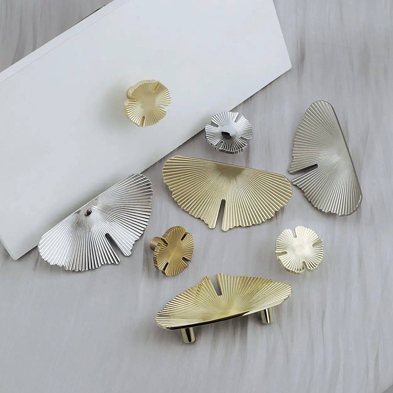 ZIMIR French Clover Furniture Handle, suitable for rooms, wardrobes, drawers, kitchen cabinets, zinc alloy material