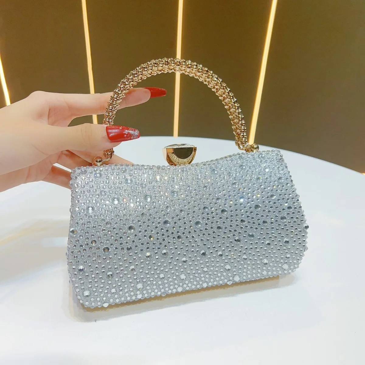 

New light luxury diamond-encrusted flash diamond high-end banquet evening clutch celebrity handfemale