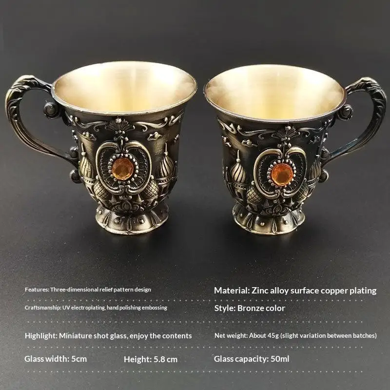 【HG】Vintage Zinc Alloy Small Wine Cup With Exquisite Carved Design And Inlaid Amber Gem Perfect For Medieval Parties Home Decor