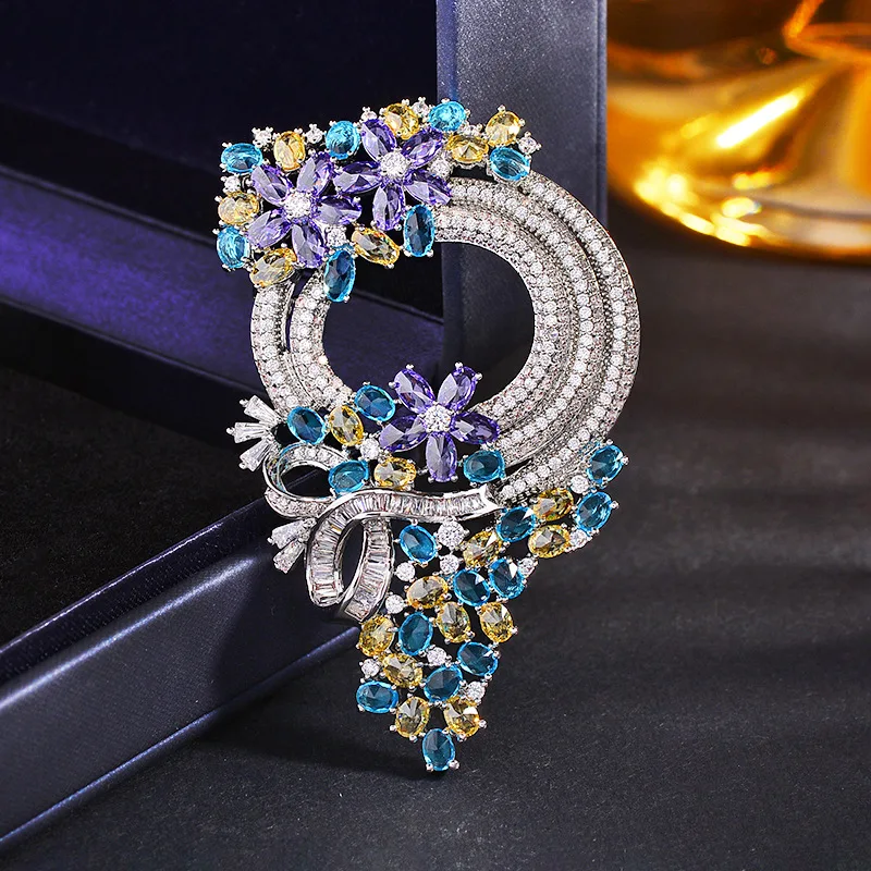 

Роскошная брошь в европейском стиле с кубическим цирконием и цветочной гирляндой, нишевый дизайн, большие и элегантные высококачественные аксессуары для костюма, булавки