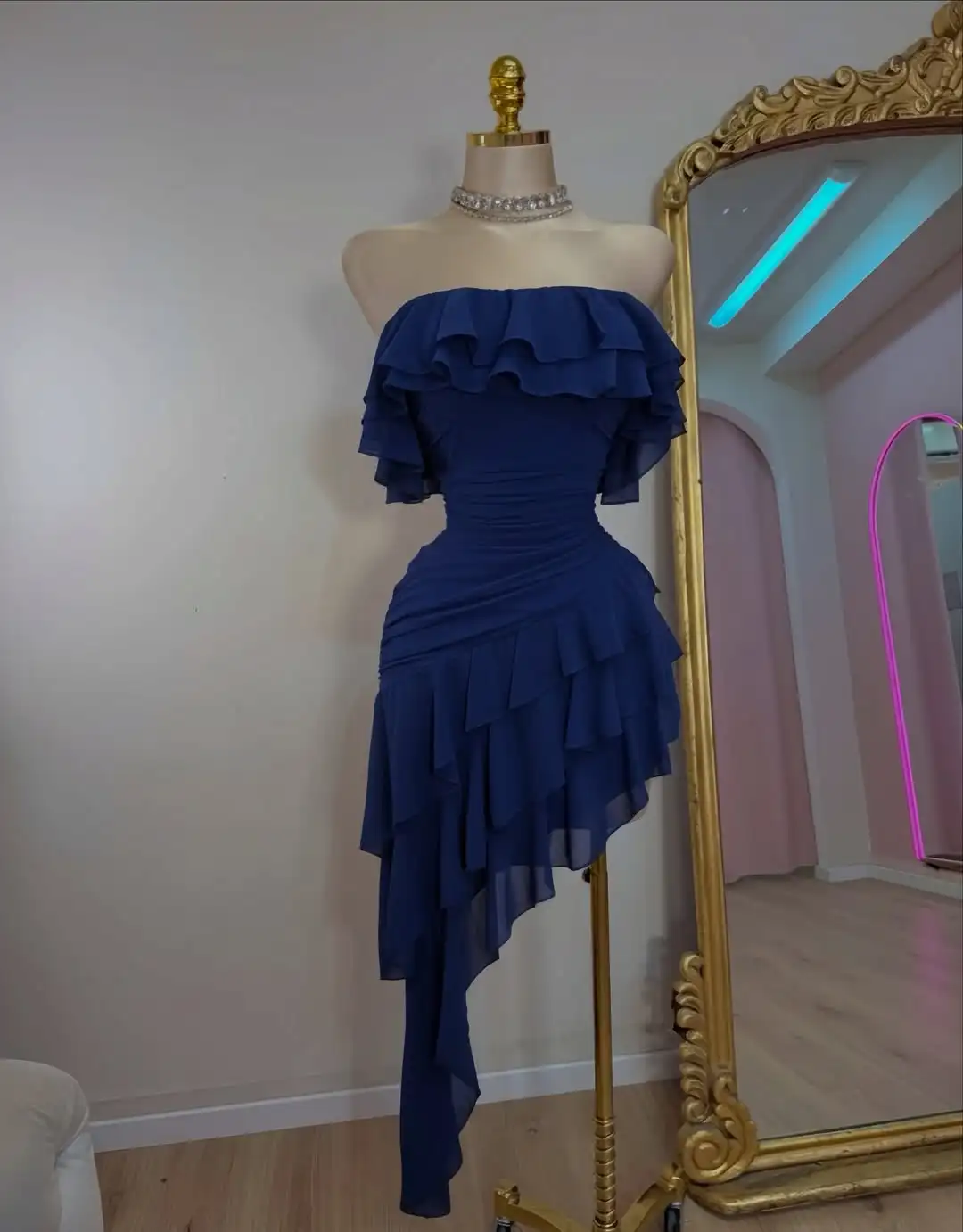 Novo design sexy encantador sem alças babados em camadas cintura plissada vestido de cocktail moda venda quente vestido de baile de noite