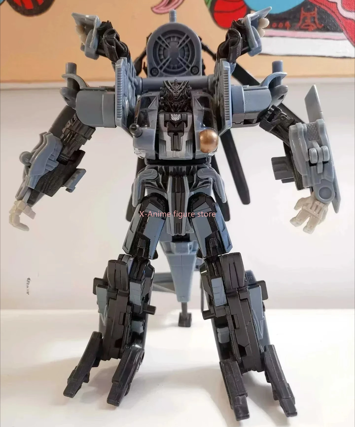 Disponibile Giocattoli di trasformazione Elicottero oscurante Classe V Edizione limitata Modello di robot aereo Collezione di action figure Regalo per ragazzo