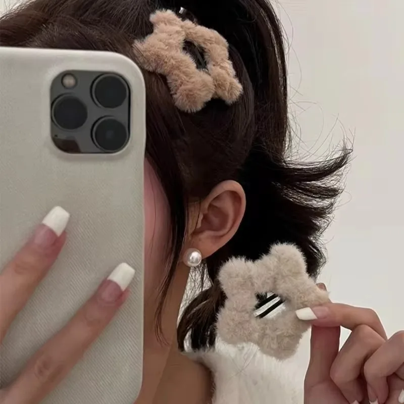 Plush Star Hair Clips Winter Women Girl Y2K Solid Color Simple Sweet Hairpins Casual Daily Versatile Hair Clip Fashion Accessory