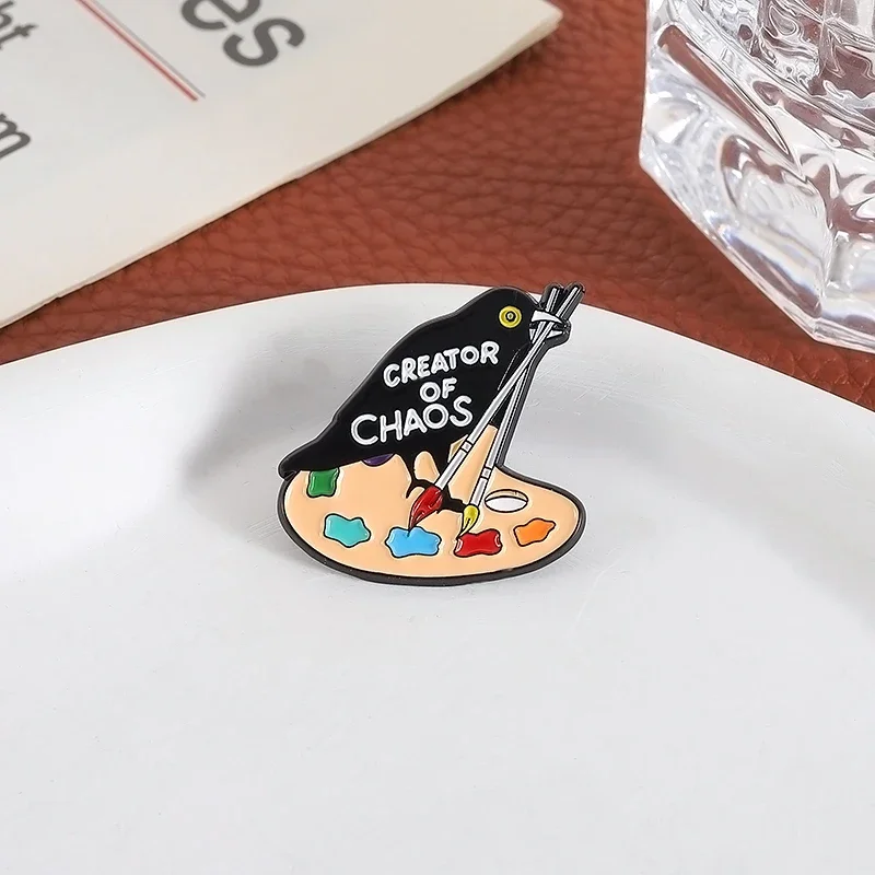 الخالق الفوضى المينا دبابيس الإبداعية لطيف الغراب الرسام الفن دبابيس معدنية على ظهره شارة التلبيب مضحك مجوهرات هدية للأصدقاء