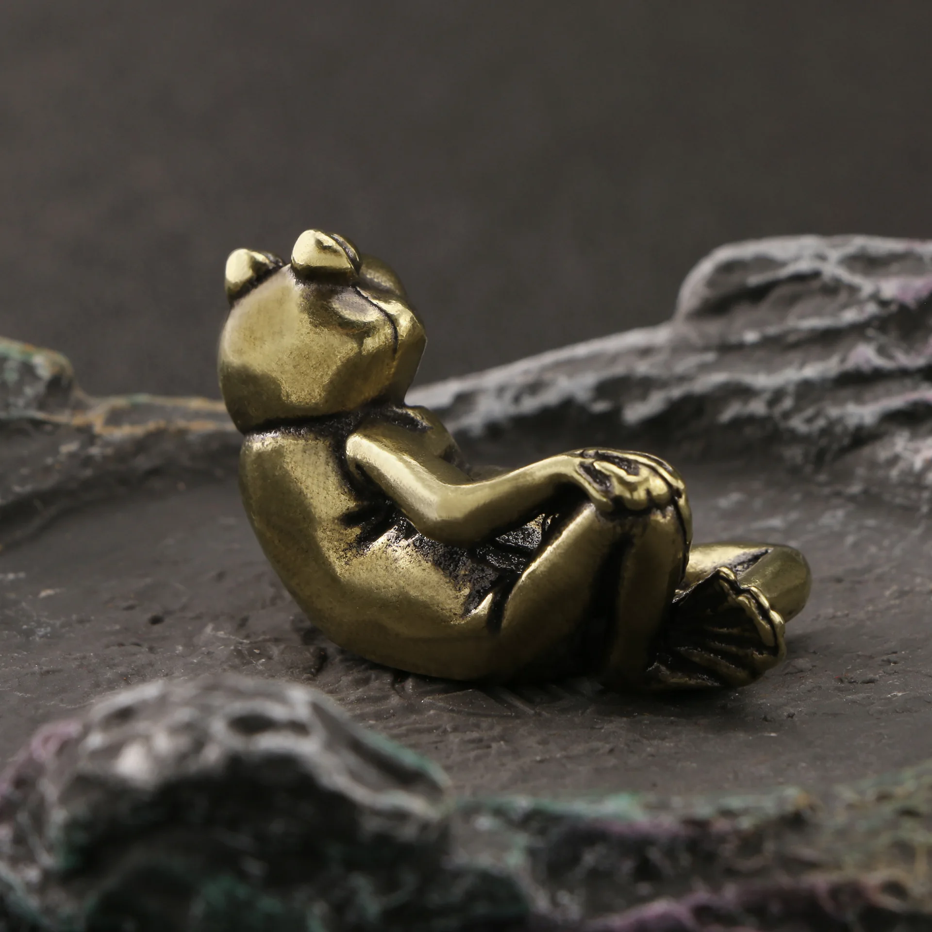 Solid Brass Fun Frog Figurines Tea Pet Creative Bronze Crafts Carved Car Living Room Desk Home Decoration Accessories