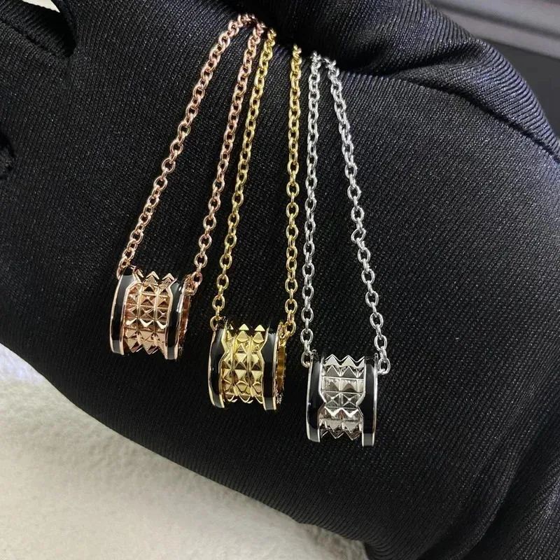 le-mode-incontournable-collier-en-forme-de-diamant-design-a-bord-noir-haute-version-elegant-et-fascinant-cree-un-tresor-unique-✨