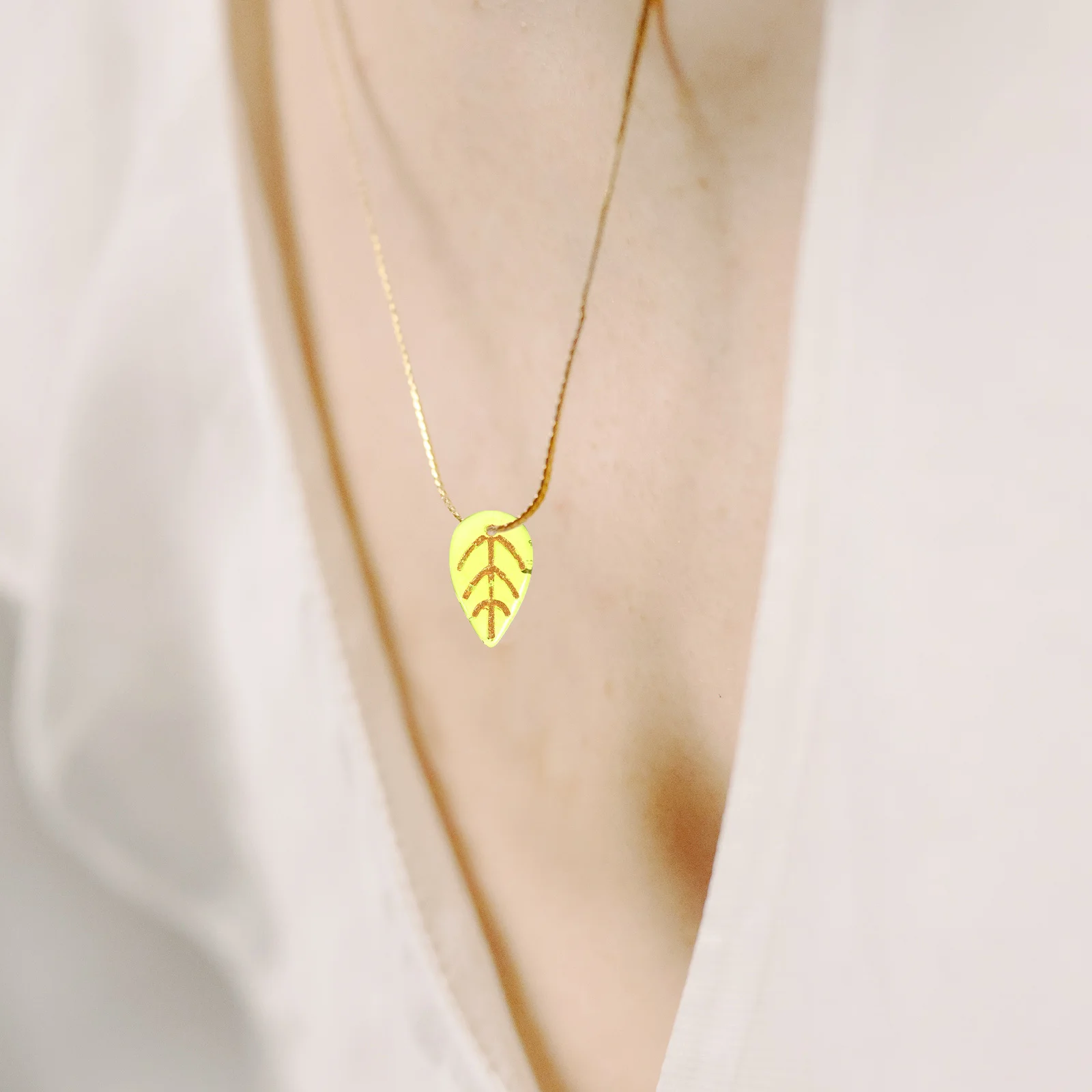 

100Pcs Leaf Charm Pendant for DIY Jewelry Making Bracelets Necklaces Craft Projects Glass Leaf Charm Leaves Dangle Pendants