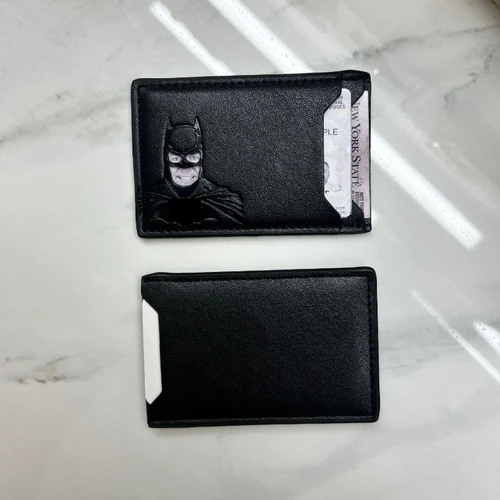 Imagen 2 del producto Cartera de cuero negro, tarjetero personalizado con máscara de superhéroe, cartera heroica de identificación de murciélago, regalo, tarjetero delgado de cuero para hombre, cartera