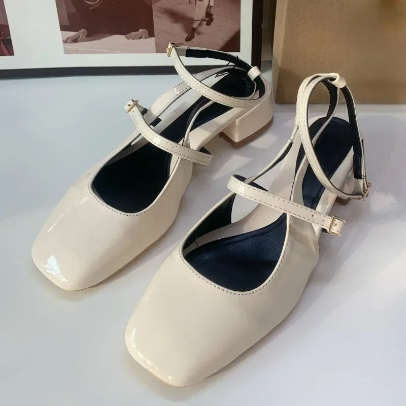 

Женские туфли Мэри Джейн на массивном каблуке с квадратным носком, дизайнерская трендовая летняя обувь высокого качества с ремешком на щиколотке, женские сандалии с открытой пяткой