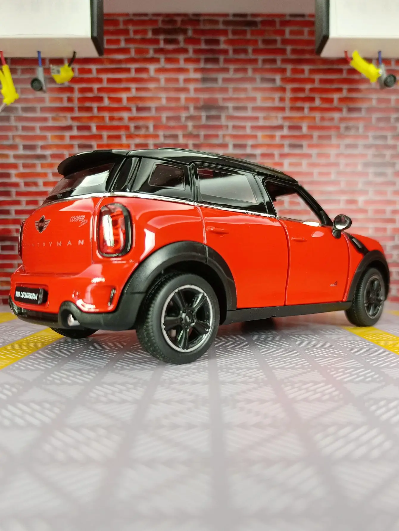 1:24 BMW Mini  cooper s countryman Alloy Car Model Diecasts Metal Vehicles Model High Simulation Collection Kids Toys Gift