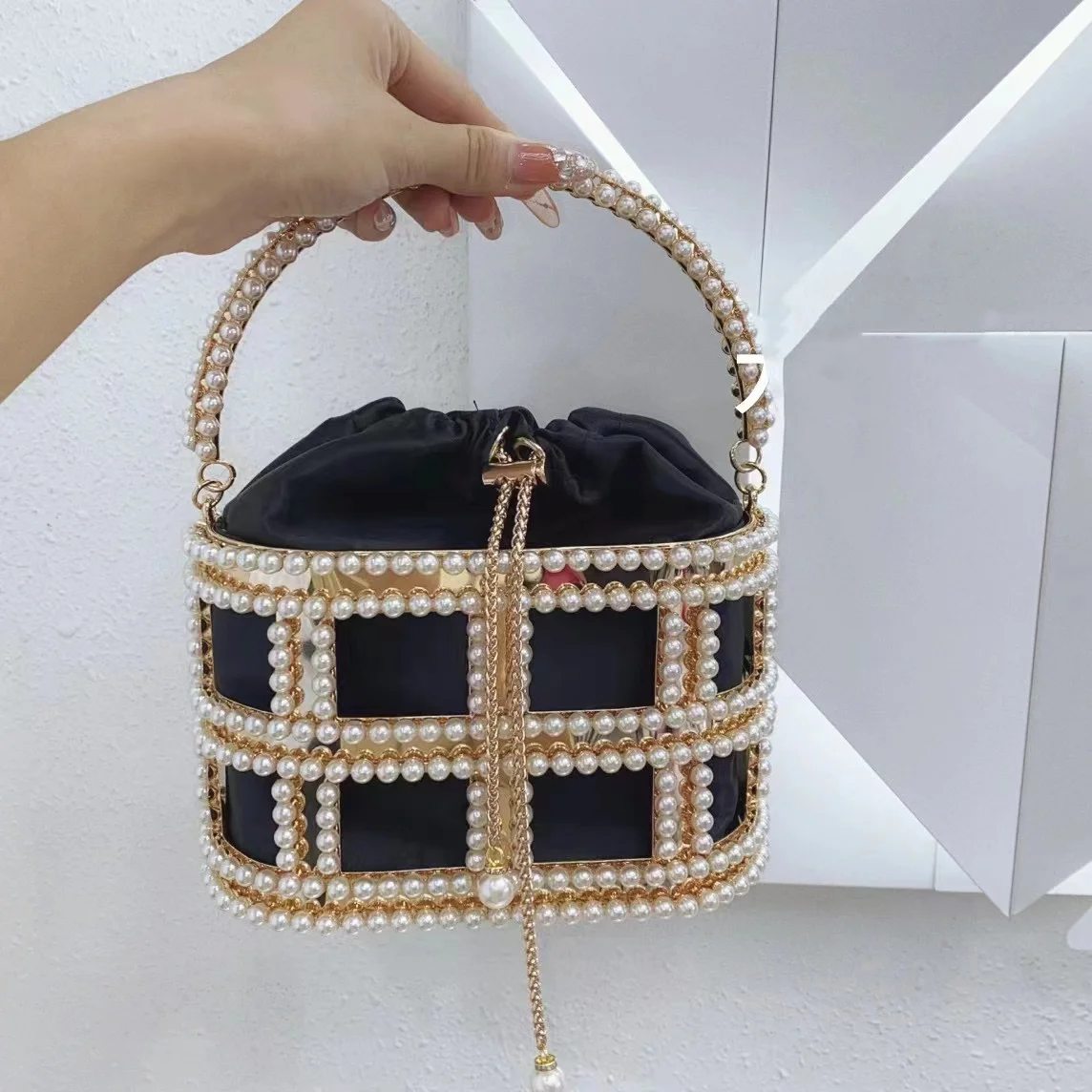 Borsa da sera di lusso con gabbia in metallo scavata con diamanti in cristallo Borsa da donna con perline di perle Borsa a tracolla con pochette per