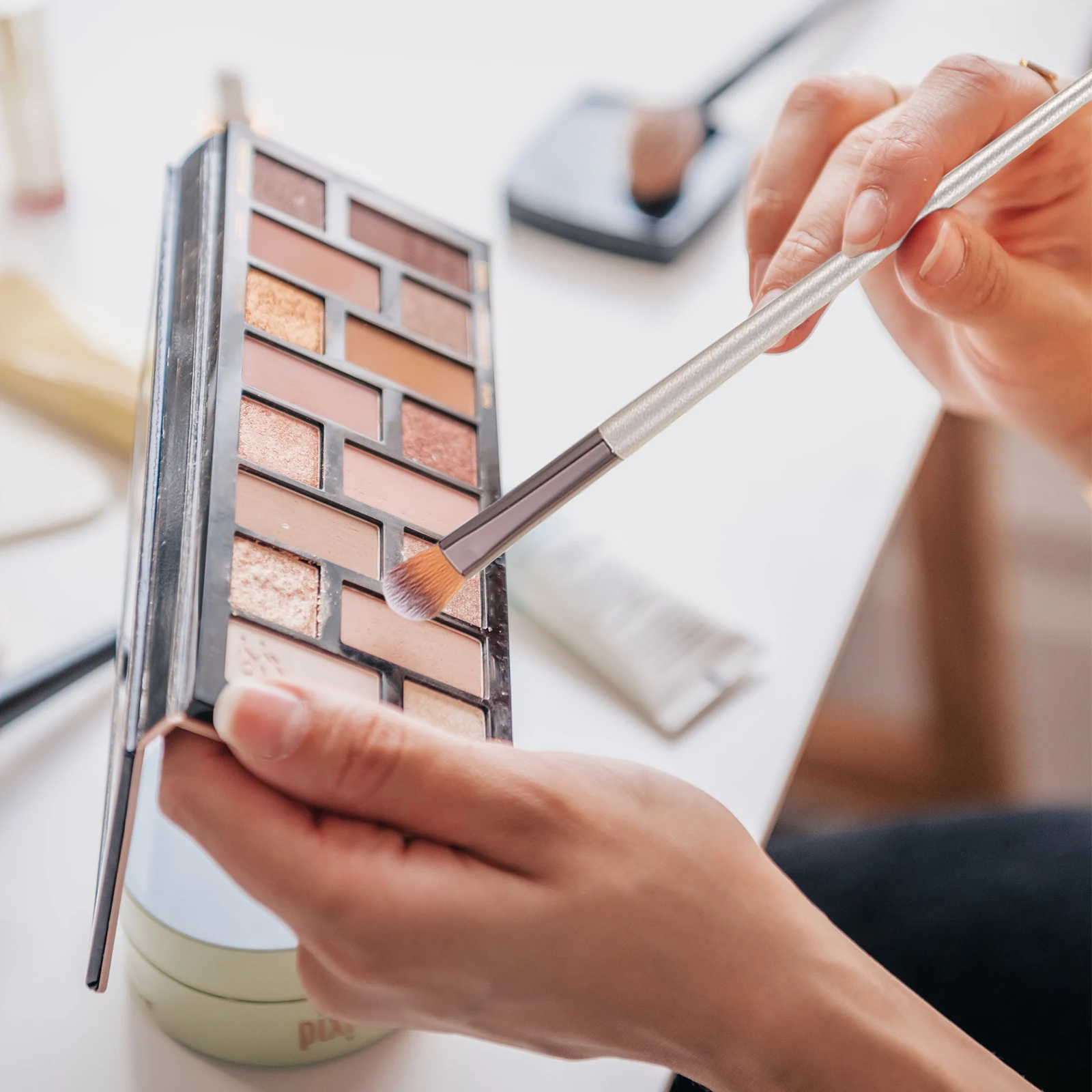 

14Pcs Makeup Brush Set Professional Brushes Nylon Head Plastic Handle Beauty Tools for Daily and Professional Use