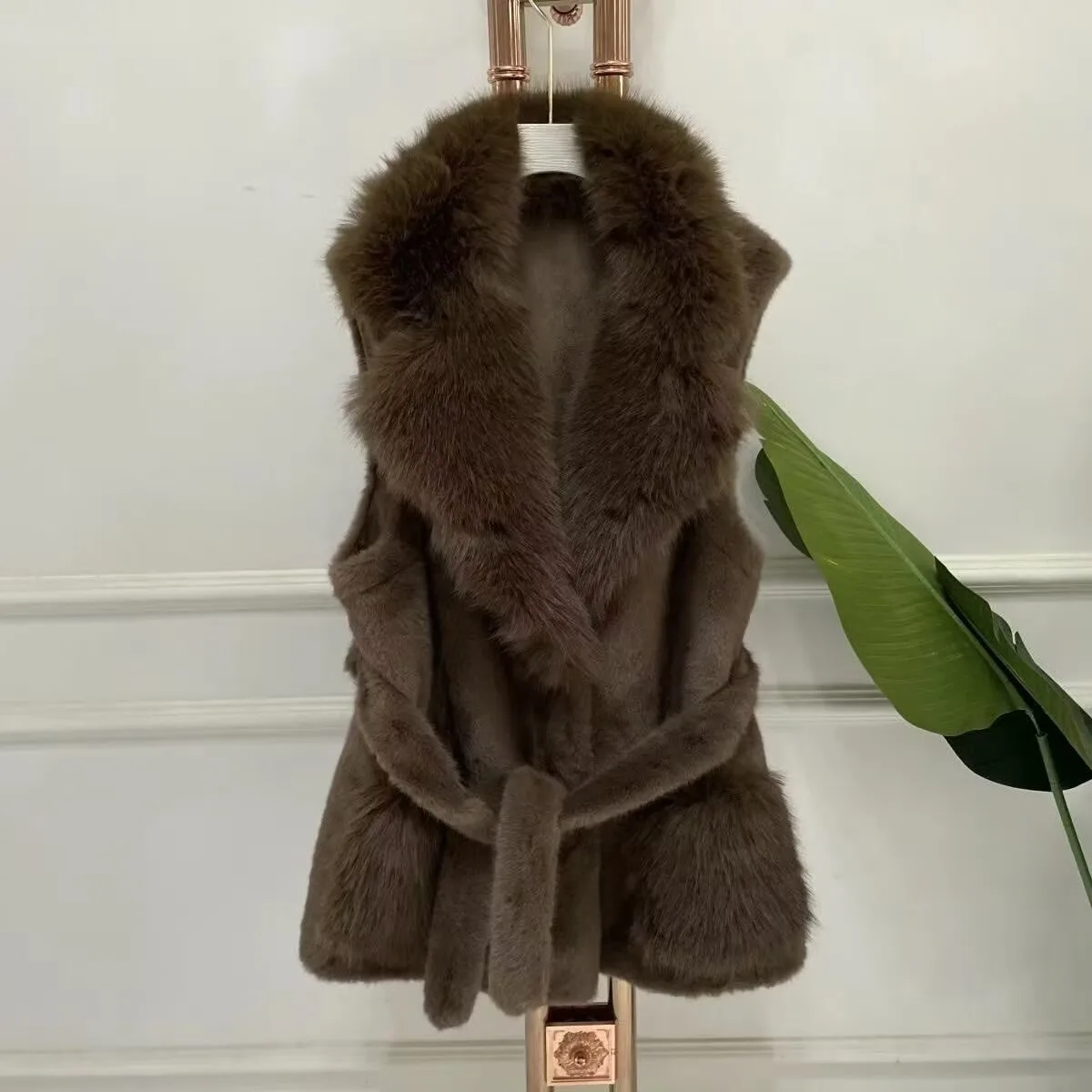 2026 Brand Fashion Faux Fur Sable Vest Crop Top Autumn Winter turn-down collar Eco Mink Fur Tank Tops Sleeveless Jacket Coat