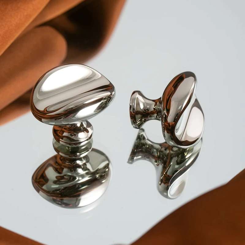 

Mid Ancient Titanium Silver Brass Handle American Light Luxury Cabinet Drawer Wardrobe Door Knob Simple Hole Small Handle Pulls