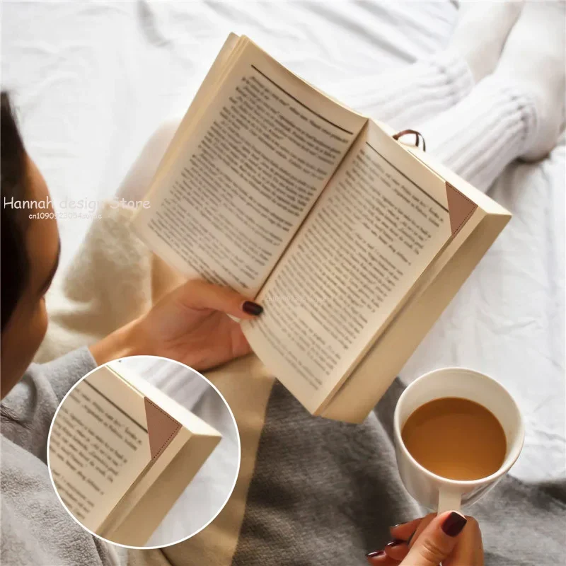 Bookmark PU Leather Triangle Bookmark Mini-portable Gift Heart Bookmark Page Folder Corner Protective Cover School Supplies