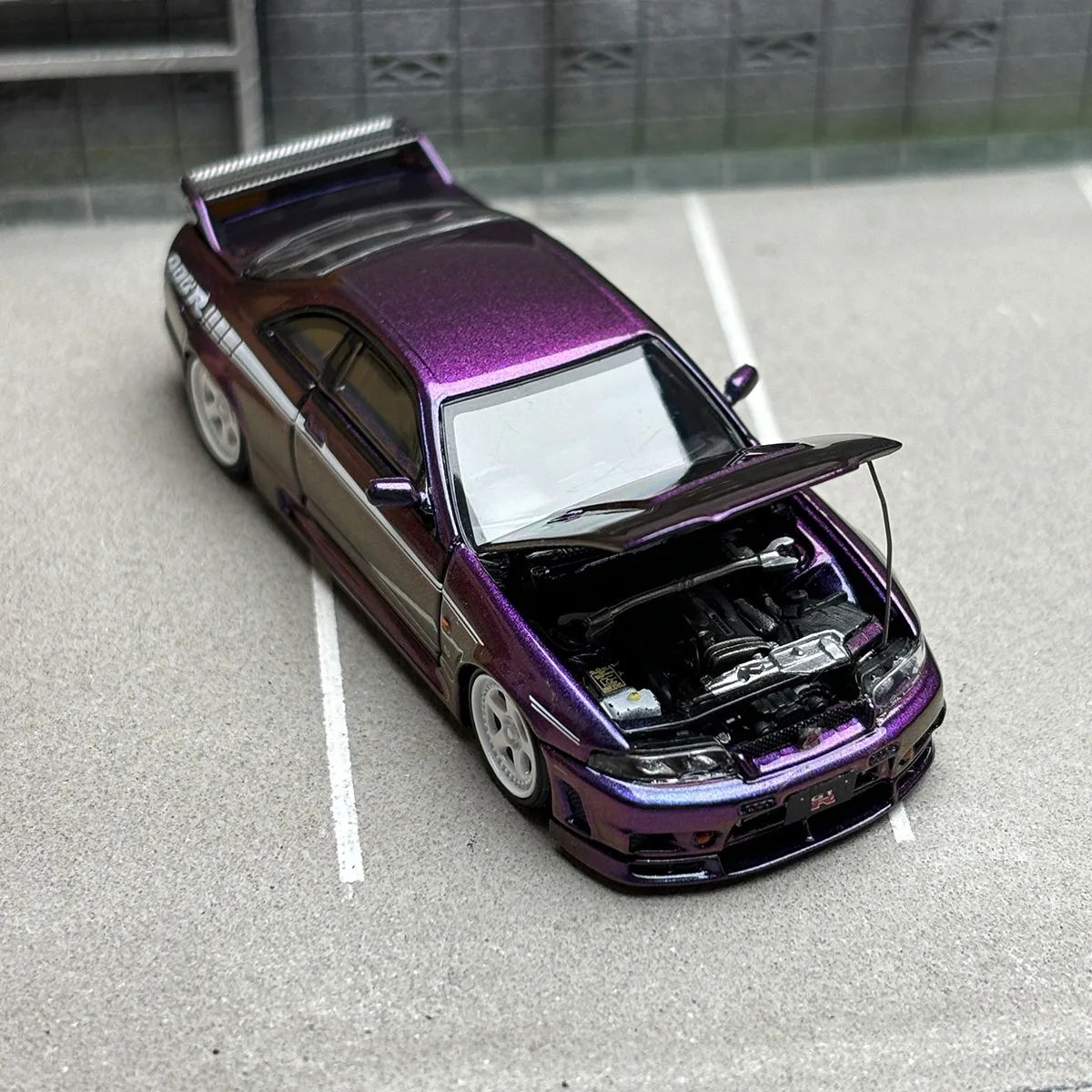 FH 1: 64 Scale Nissan Nismo GTR R33 400R Skyline Alloy Car Model Collection Ornaments