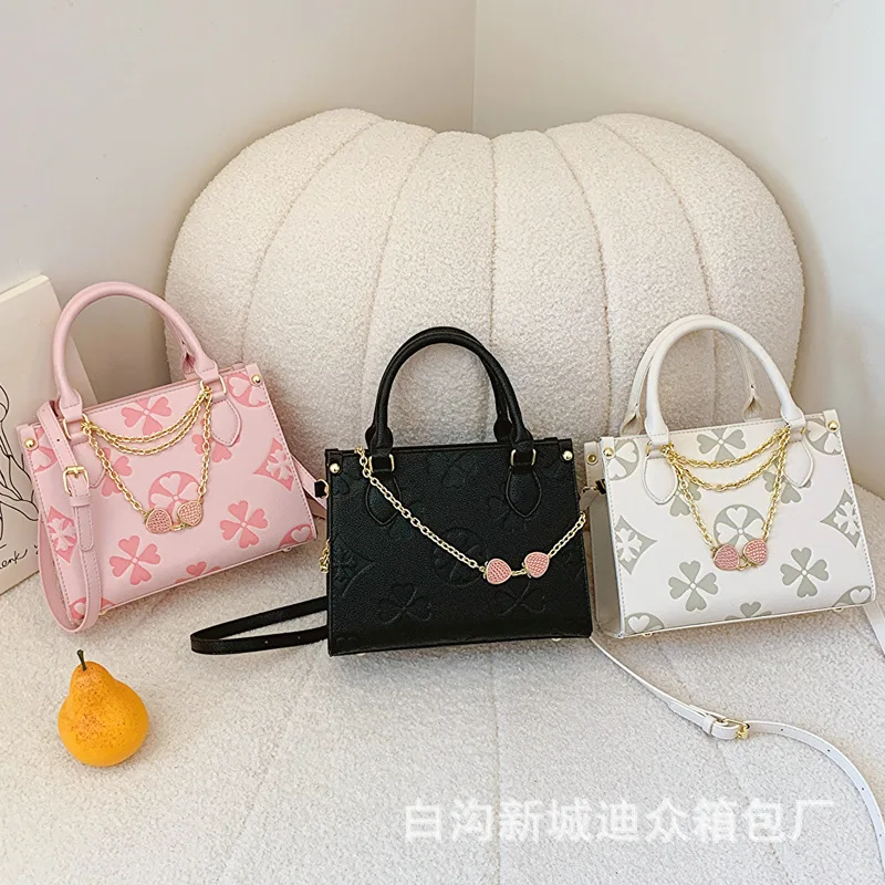 

Hot Selling New High-end And Fashionable Embossed Handbag Large Capacity Luxury Texture Shoulder Bag