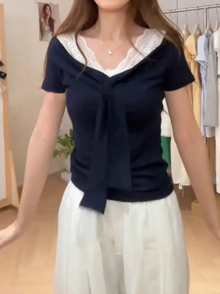 Koreańska koronkowa bluzka z dekoltem w serek, łączona z T-shirtem, damska, letnia, wyszczuplająca, modna, do pracy, jednolita, z węzłem.