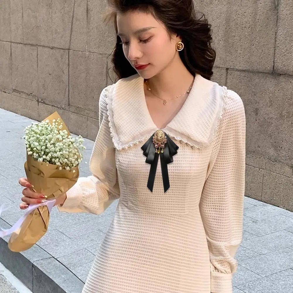 Vintage Lady Portrait Bowknot เข็มกลัด Pin ผู้หญิง Professional Bow เสื้ออังกฤษยุคกลางสไตล์คริสตัลเครื่องประดับ Bowtie ปรับ