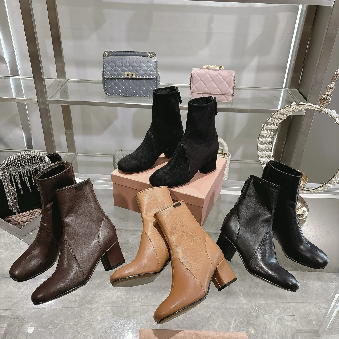 

2025 Autumn and Winter Genuine Leather Round Toe Chunky Mid-Heel Short Boots Fashionable Versatile Simple Comfortable Back Zipper Women's Short Boots