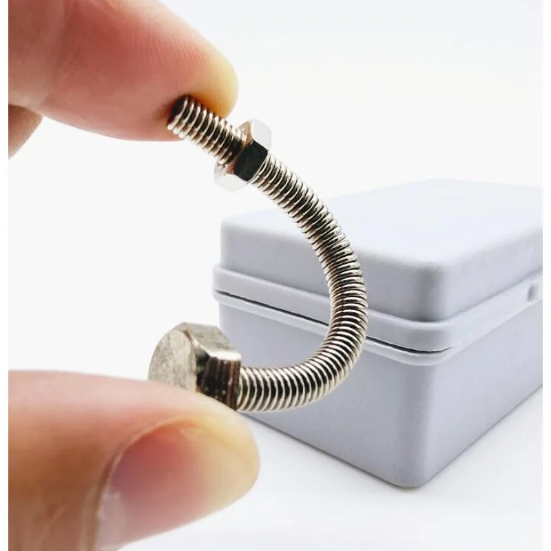 

Сильный человек, гибочный винт, фокусы, крупный план, уличный магический реквизит, ментализм, профессиональный для фокусника, сценические игры, забавные игры