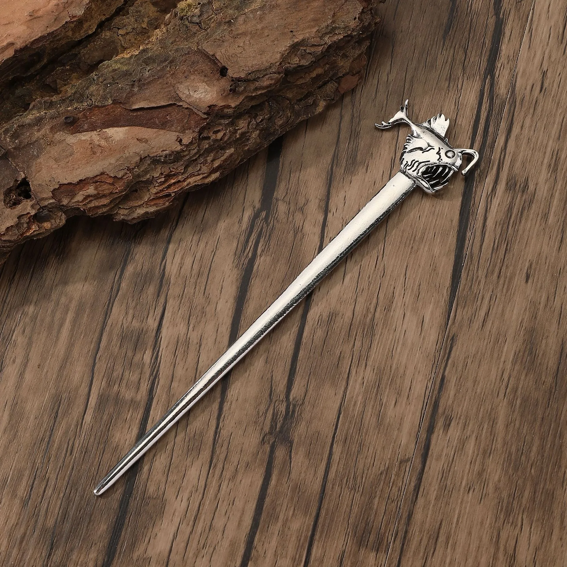 1pc Punk Viking Style Shark Shaped Cool Women Alloy Hairpin Niche Design Personalized Halloween Party Fashion Matching Headwear view 3