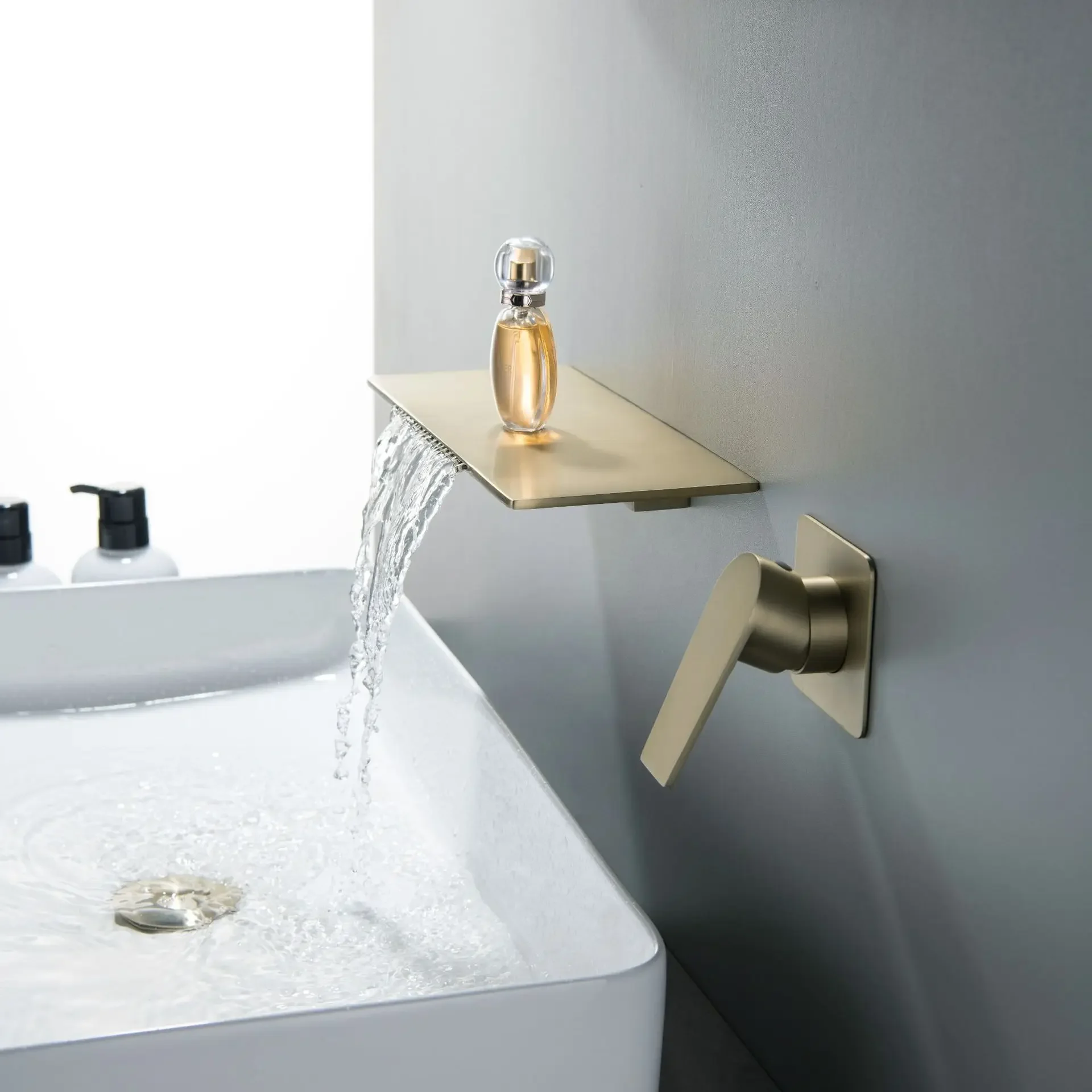 Basin Faucet Wall-in Bathtub Mixer Top Table Bowl Water Tap Flush Switch Gold Waterfall Concealed Wash Embedded Basin Faucets