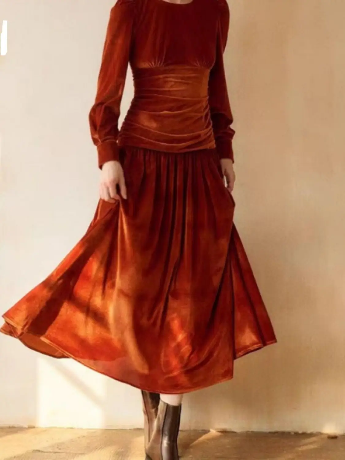 Retro French Velvet Dress For Women In Autumn And Winter, With A High Level Of Hepburn Style And Elegant Long Dress