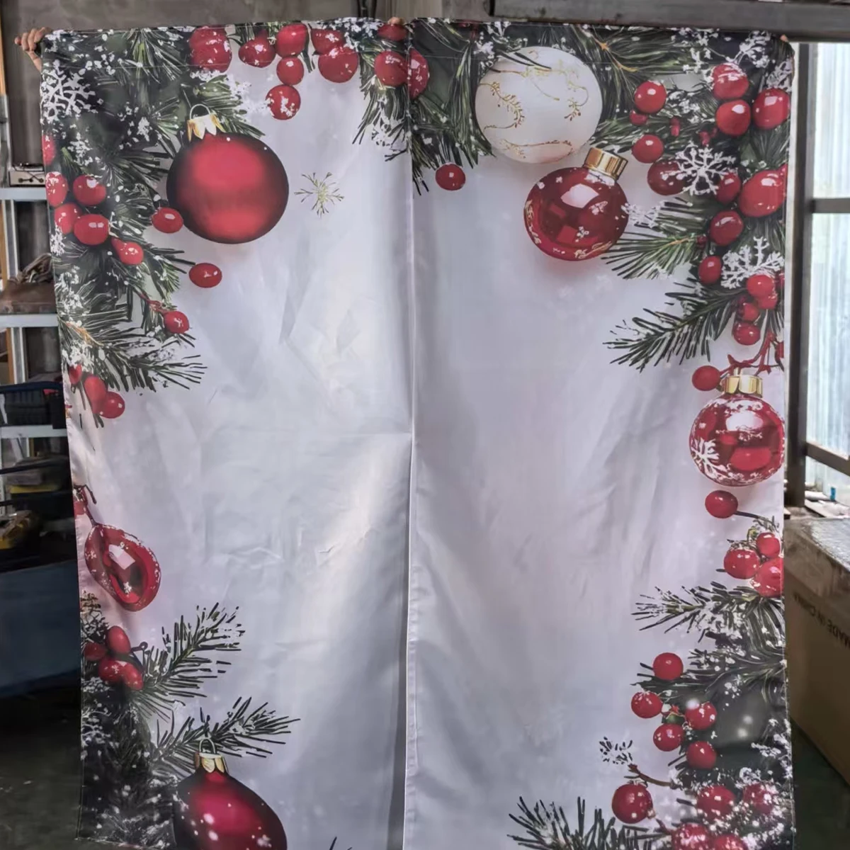 Polyester Festive Home Addition Easy To Clean Xmas Ball Windowcurtain Red And White Curtain Set Luxurious Style Printed