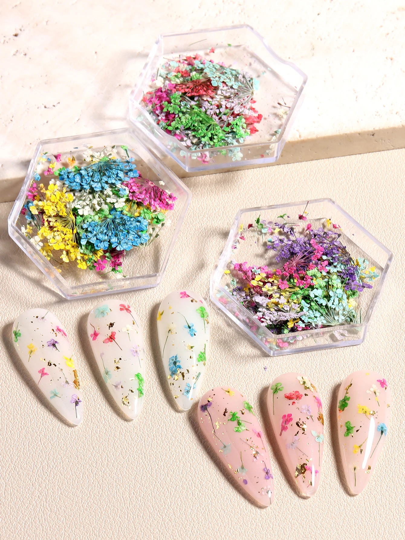 Gemischte Bunte Natürliche Blumen Nagelkunst-Charms Klein-Blau Gelb Rot Fünfblättrige Blume Natürliche Florale Maniküre-Accessoires