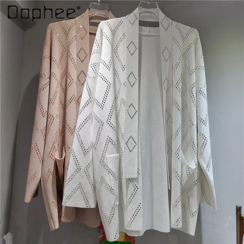 2025 خريف جديد تصميم الأزياء الثقيلة حجر الراين الماس محبوك سترة فضفاضة المرأة سترة بيضاء