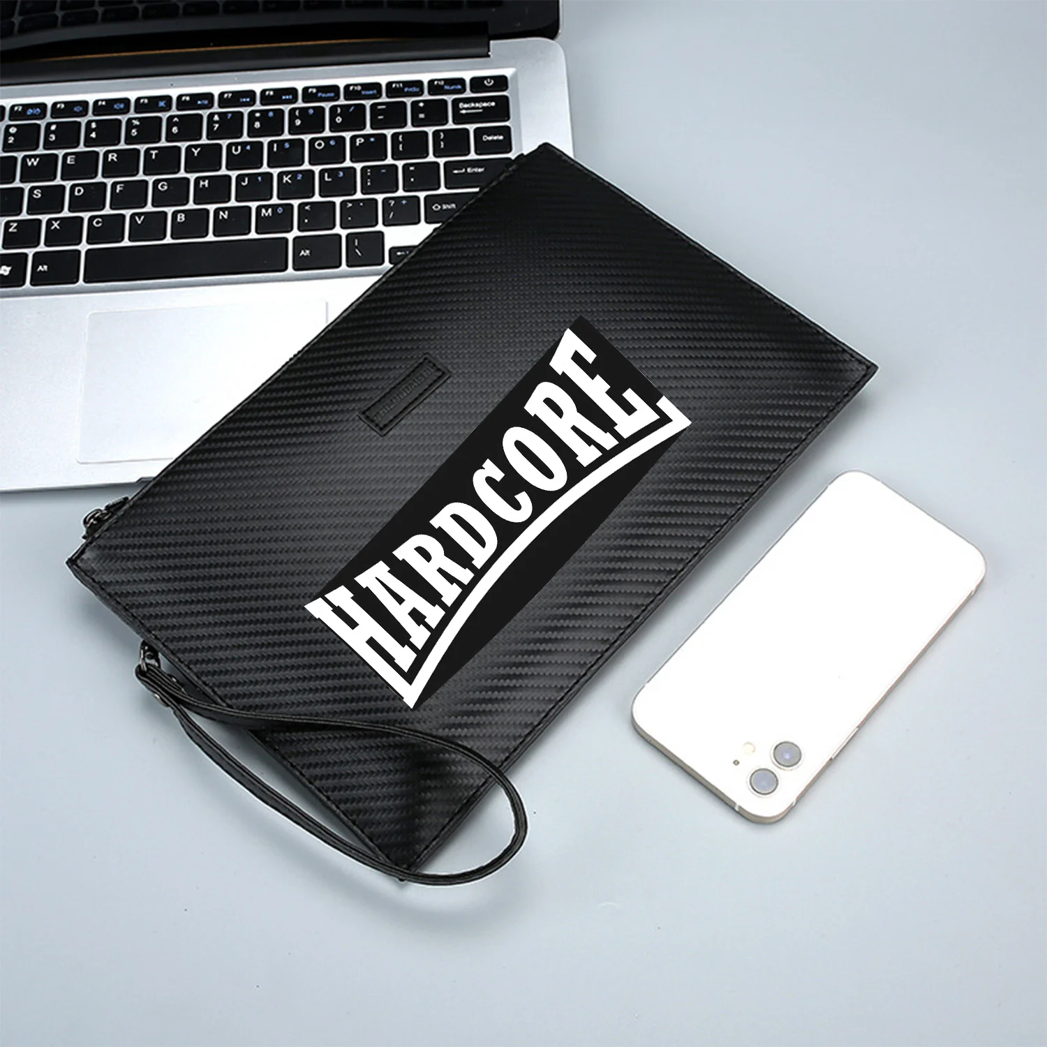 HARDCORE نص أبيض بخلفية سوداء أنيقة مطبوعة من البولي يوريثان حقيبة يد رجالية عصرية وعملية للحمل اليومي