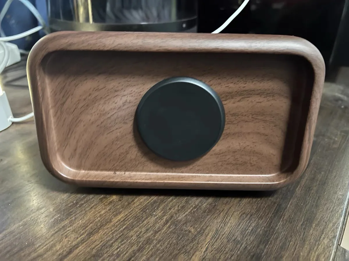 Suitable for iPhone magnetic wireless charging mobile phone holder walnut colour