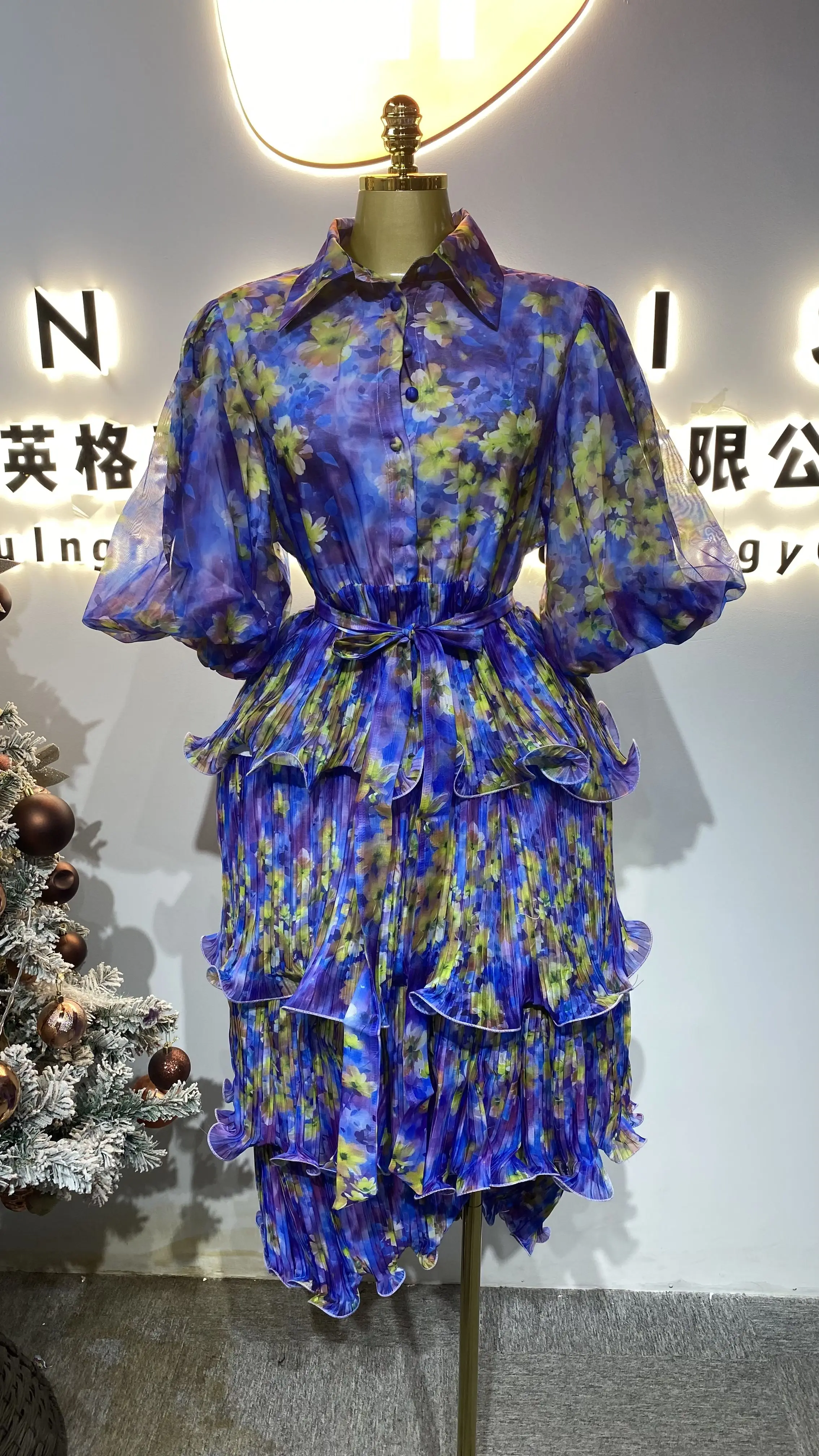 

Bohemian elegant floral print dress with natural waist, casual chiffon ruffles, chic and classic style.-GZXX645