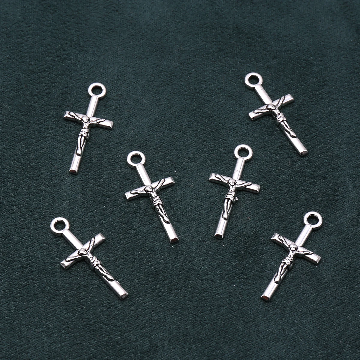40-teiliges Set Jesus-Kreuz-Anhänger zum Selbermachen, mit Porträt-Relief-Kreuz-Design, geeignet für DIY-Armbänder, Halsketten, Ohrringe und hängende Ornamente, handgefertigte Perlen-Dekorationszubehörteile – Detail 2