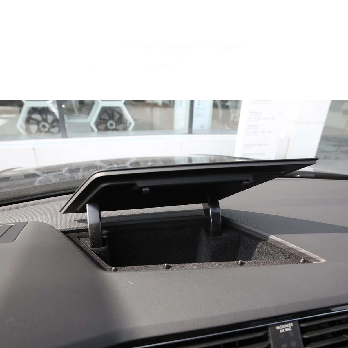 

Factory foreign trade direct sales front center console dashboard storage box bracket suitable for Volkswagen Tiguan 5NG857922A