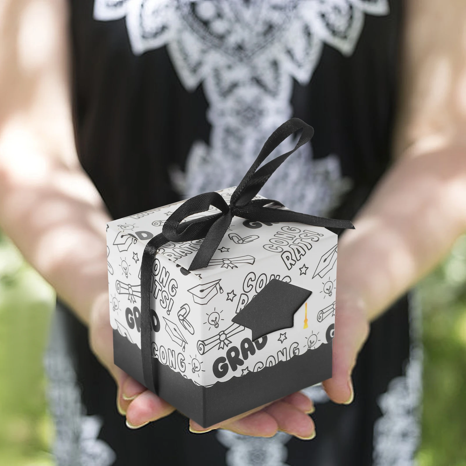 

10pcs Graduation Hat Candy Box Paper Favor Containers Lightweight Craft Design Party Sweetheart Celebration Packaging