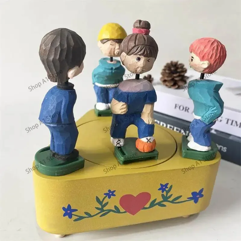 Funny Rotating 3-Figure Kiss Music Box, Novelty Interactive Musical Decor, Unique Surprise Birthday & Friendship Gift