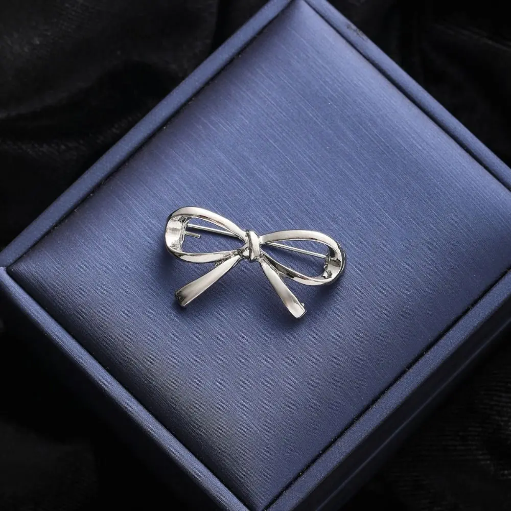 Balletcore Bowknot Brooch Alloy Korean Style Hollow Metal Brooch Bag Buckle Clothes Accessories Anti-Exposure Brooch Girls