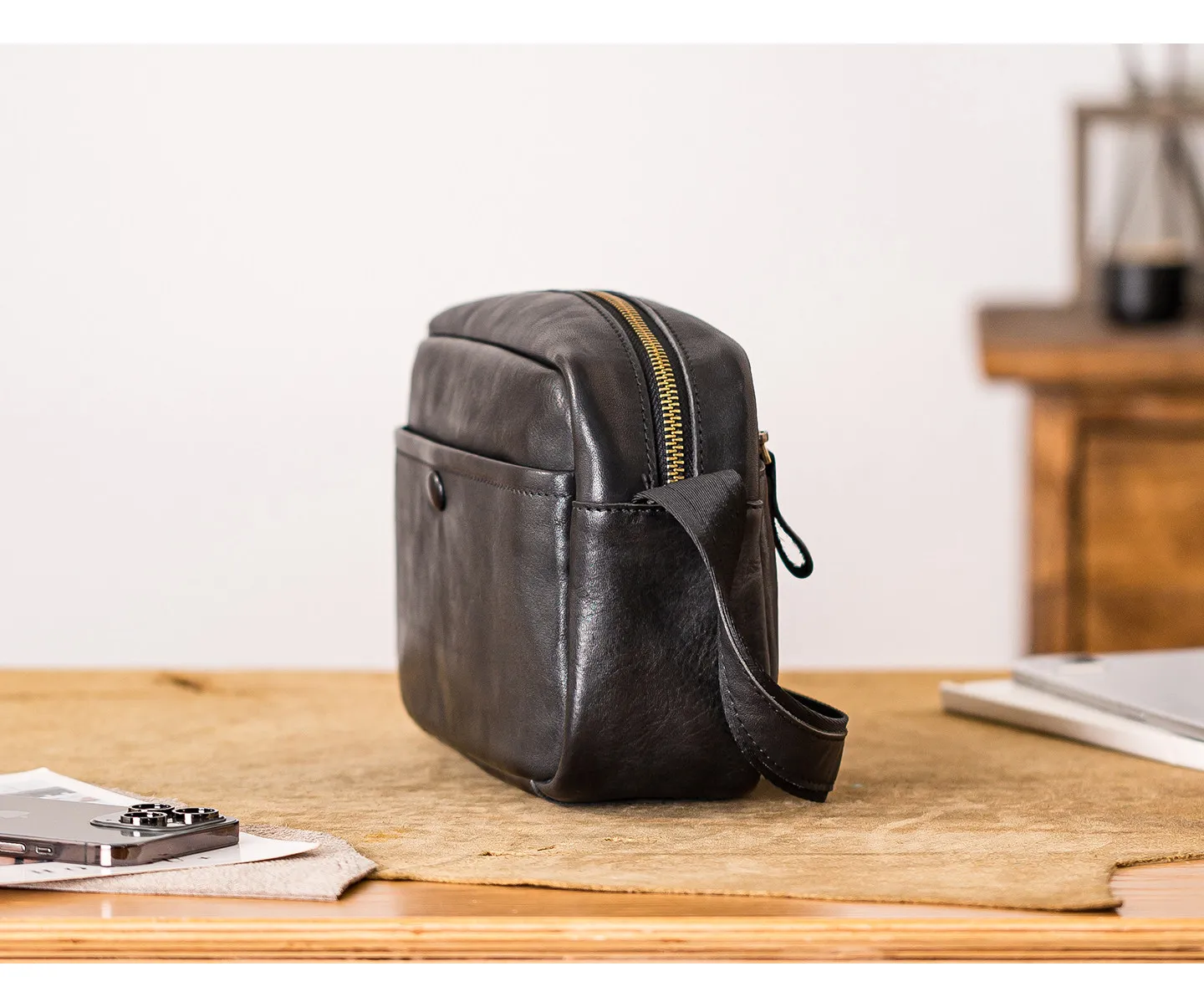 Vintage Luxus handgefertigte Umhängetasche aus erstklassigem Rindsleder für Herren, Arbeits-Umhängetasche, Wochenend- und Reisetasche, Designer-Echtleder-Messenger-Tasche in Schwarz. – Detail 27