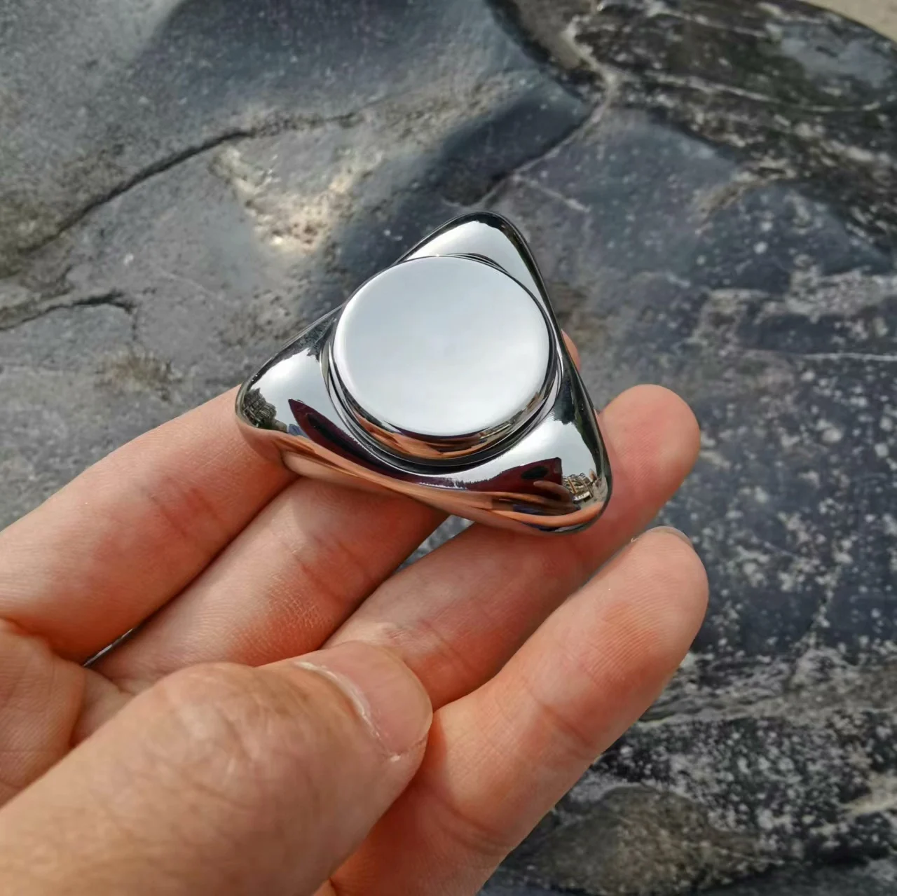 Dazhongshan gyroscope, stainless steel fingertip gyroscope decompression EDC