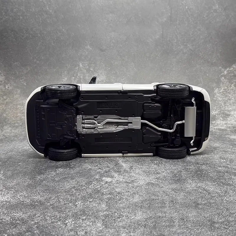 Original Factory 1/18 SAIC Volkswagen Tiguan L PRO Full Open Alloy Car Model Collectible Desktop Ornament Display Gift for lover