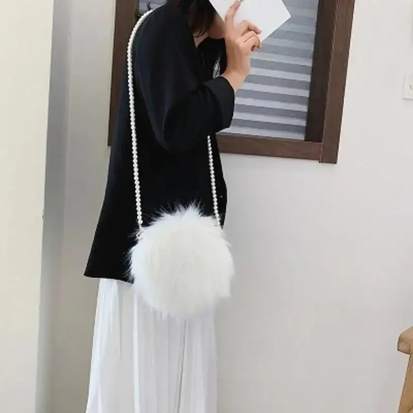 

1 Pcs White Shoulder Bag Fashion Handbag Soft Comfortable Round Mini Pearl Chain Purses Luxury Designer Crossbody Bags For Women