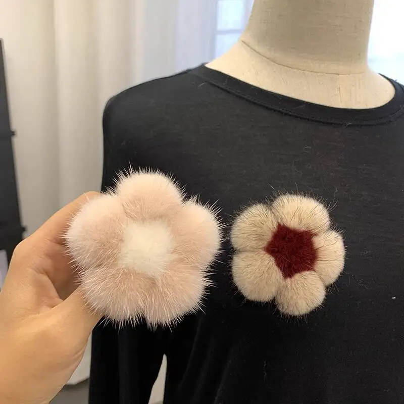 Real Mink Fur Brooch Small Flower Sweater Backpack Accessories Girl Lovely Brooch Female Simple Fashion Decorative Girls Gifts