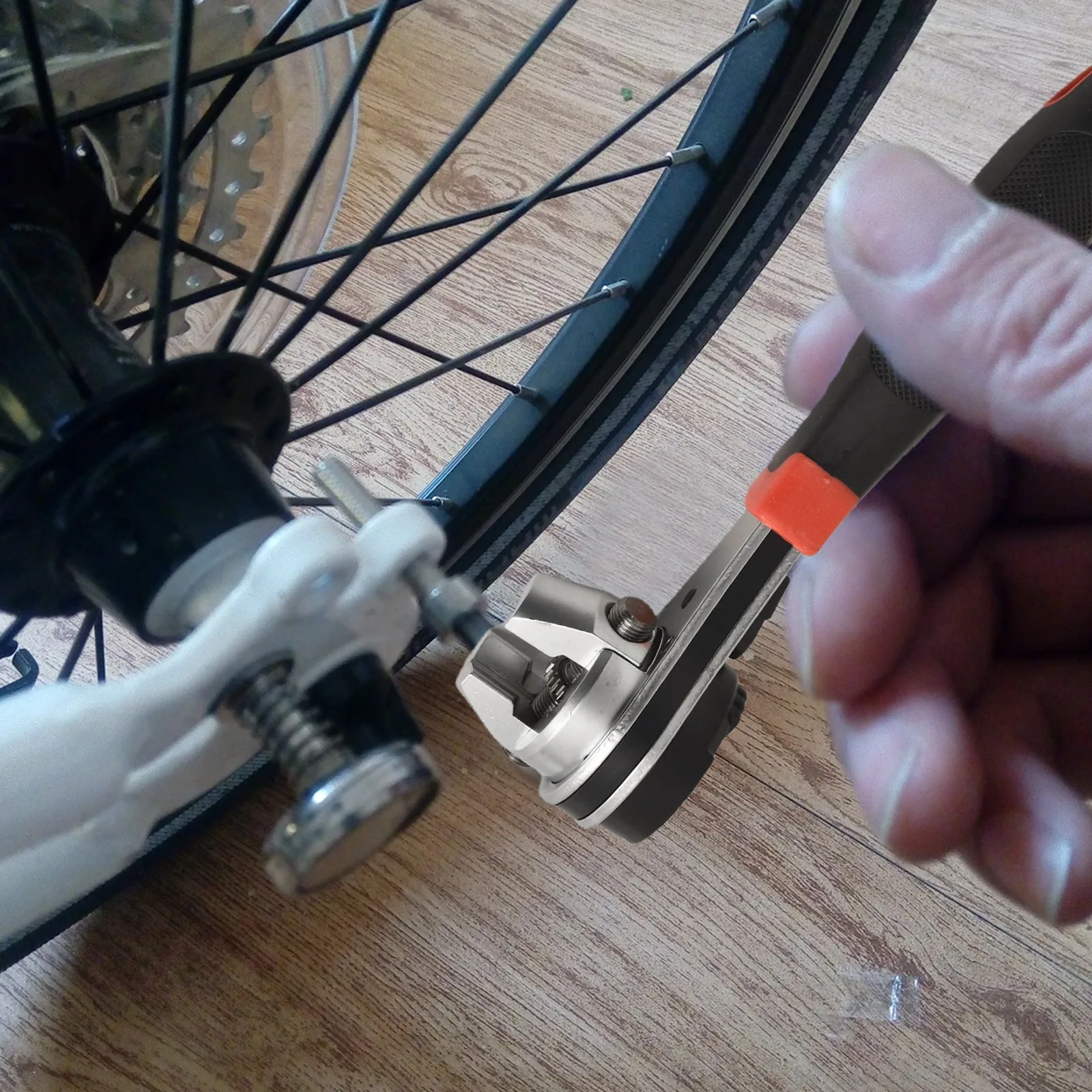 

Инструмент с храповым механизмом, регулируемый для ремонта метрических винтов 6 22 мм и дюймов 1/4 7/8 с эргономичной конструкцией ручки